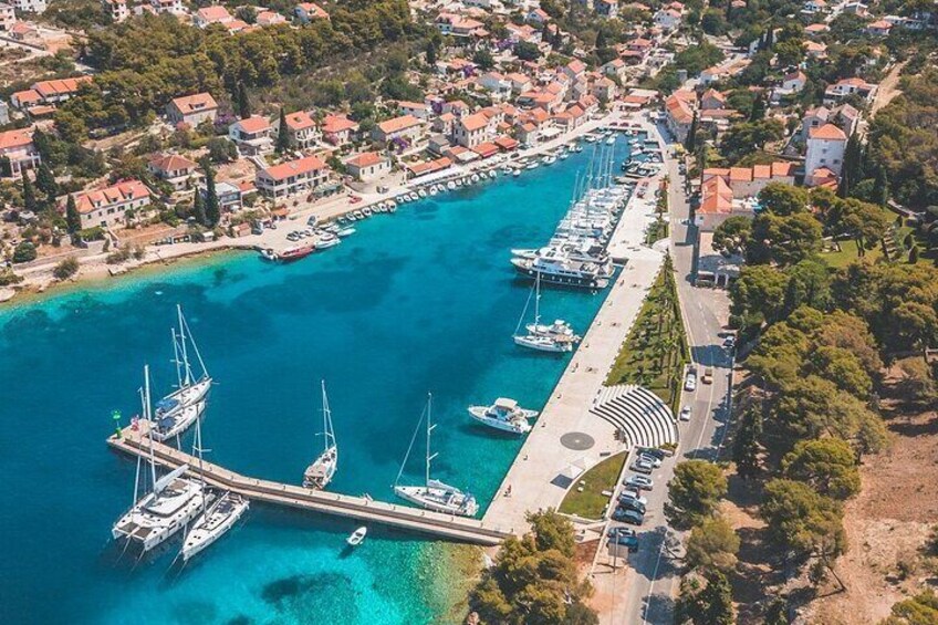 Maslinica bay