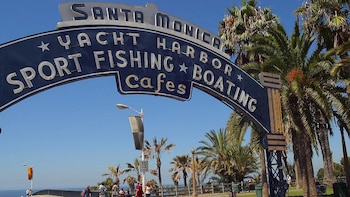 LA City to Surf Tour