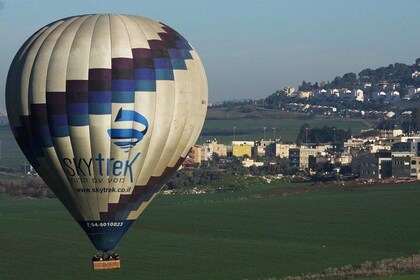 Hot Air Balloon Flight package! Champagne, morning snacks and crazy Souveni...