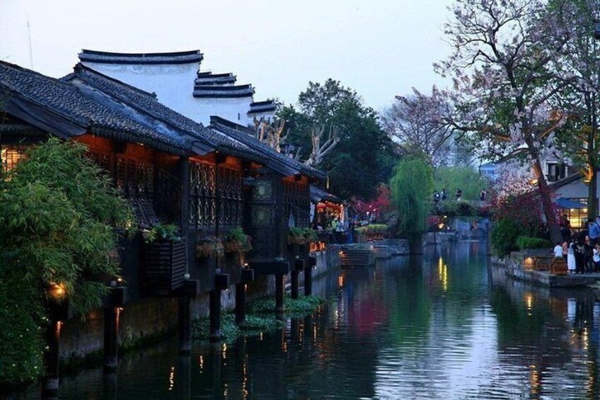 Shanghai to Hangzhou Private Transfer with Stop at Wuzhen 