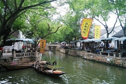 Suzhou Private Tour with Tongli Town Boat Tour, Paper-cutting & Vegetarian ...