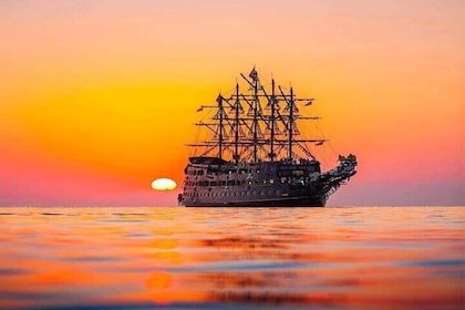 Crucero al atardecer Alanya con cena, natación y fiesta de la espuma