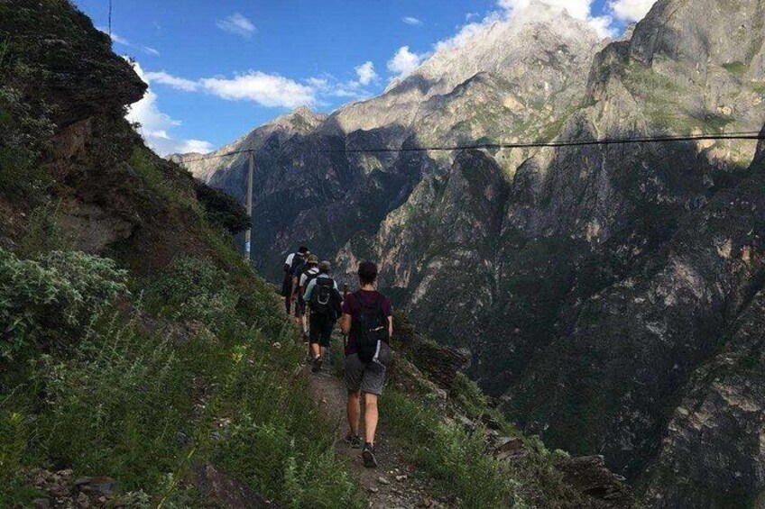 2-Days Lijiang Tiger Leaping Gorge Hiking Tour and drop off at Lijiang area