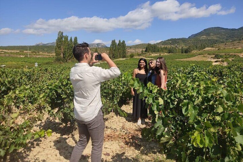 La Rioja Small Group Tour: Winery Visit, Wine Tasting and Traditional Lunch 
