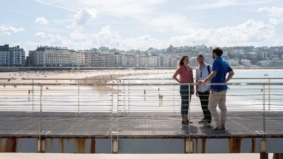 San Sebastian Walking Tour with Pintxo and Drink