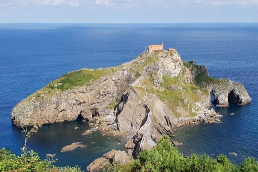 Gaztelugatxe and Gernika Tour From San Sebastian