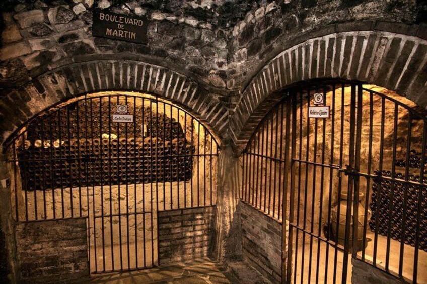La Rioja winery visit with tasting and traditional lunch in small group tour