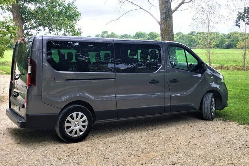 Confortable AC Mini Van