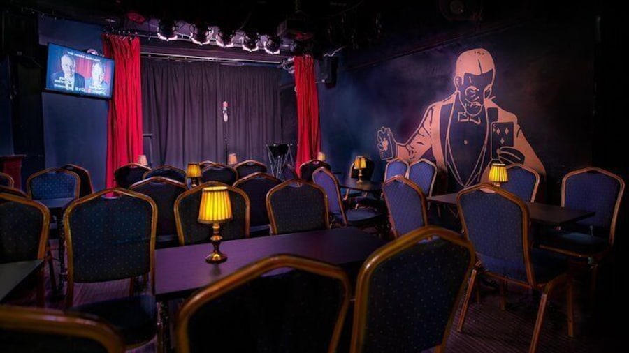 (Thur 7pm) Comedy Magic Show includes 1x Pizza & 2 glasses of Prosecco