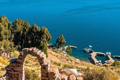 Tour Uros and Taquile Islands in Speedboat (full day)