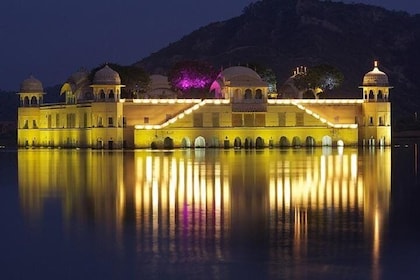 Private Night Tour of Jaipur with Food and Drink