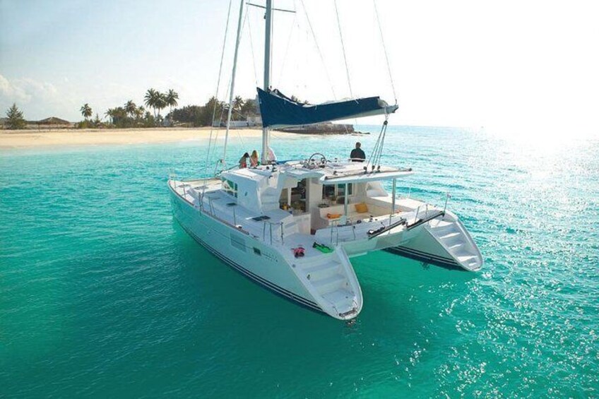 Catamaran cruise in Mykonos with Meal, Drinks & Transport
