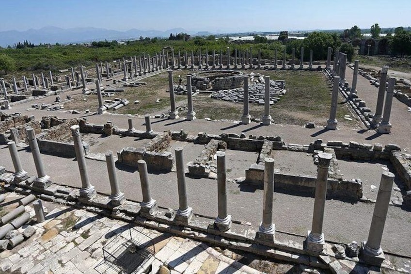 COLONNADED STREET