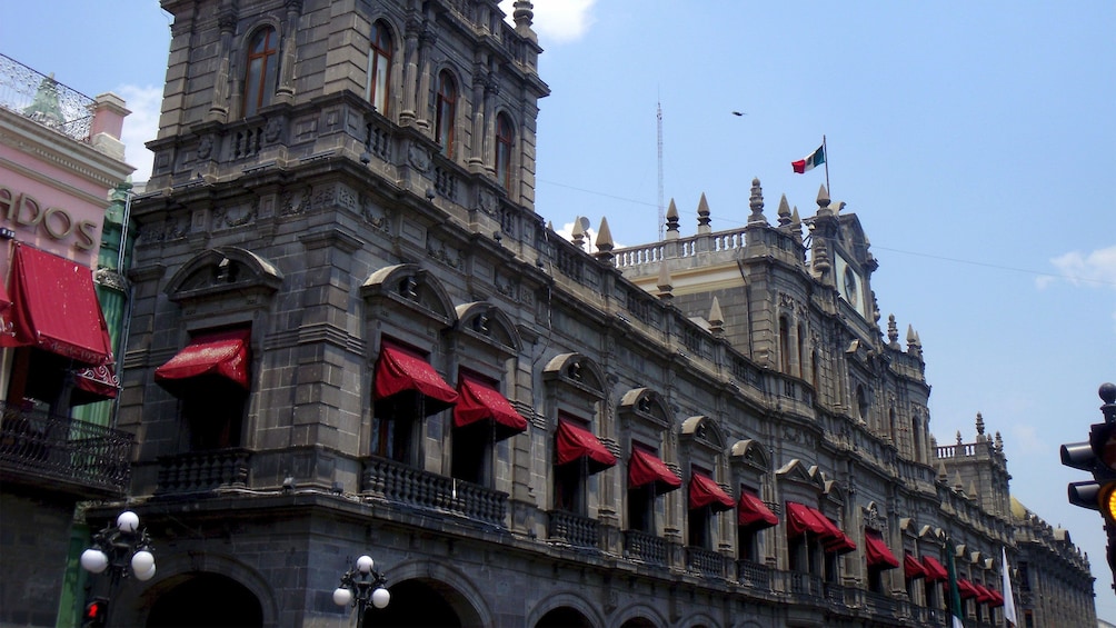 Close view of a building in Puebla 