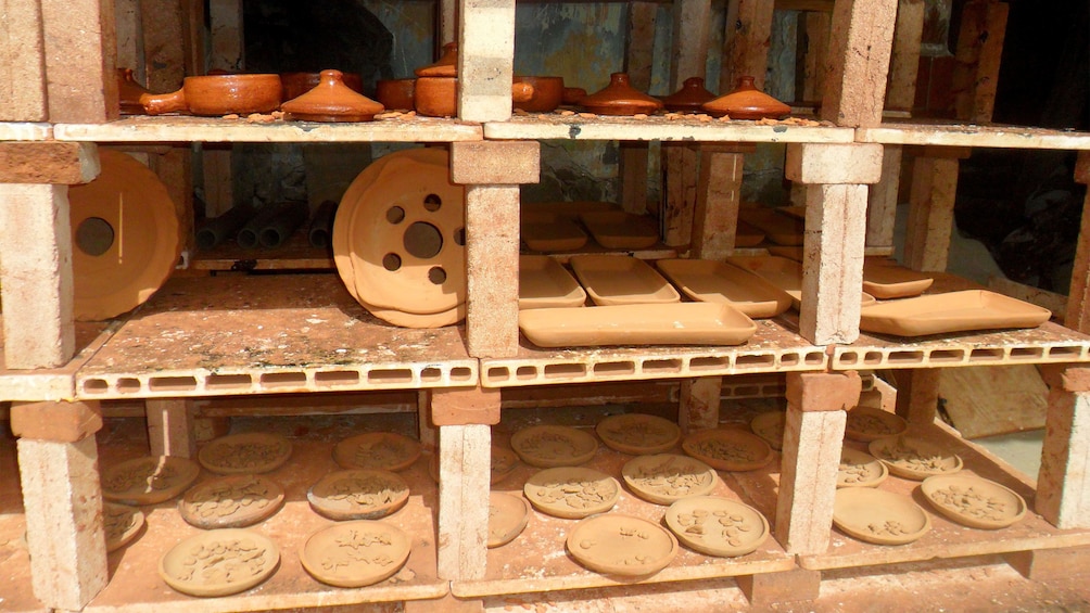 Ceramic pots and plates in Puebla