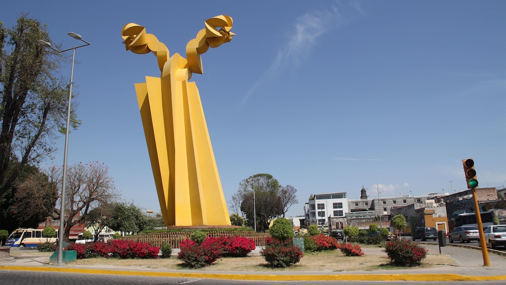 Yellow structure in Puebla 