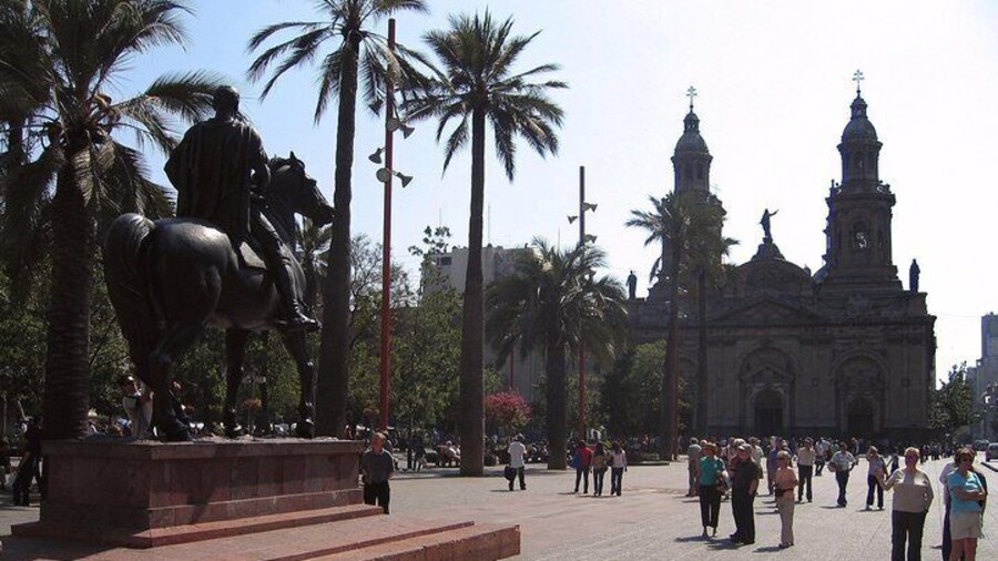City Tour Santiago Walking + Typical Tastings + Teleférico and Funicular