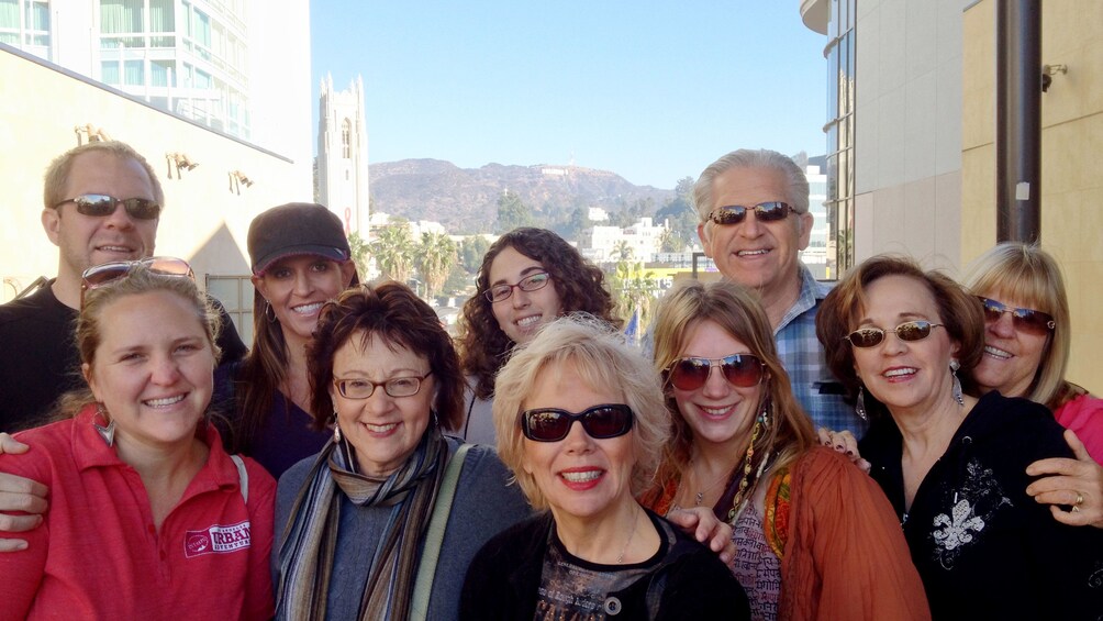 Cargar ítem 3 de 10. Group on getaway tour in Los Angeles