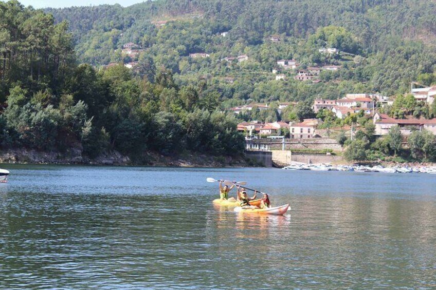 Kayaking at Caniçada Reservoir