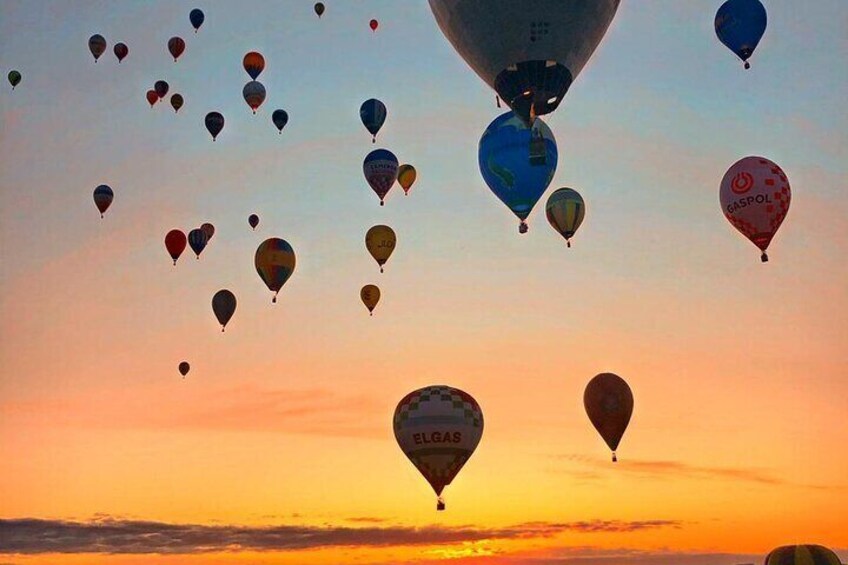 Volar en globo: Una aventura entre el cielo y la tierra