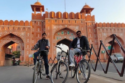Cycling tour in Pink City