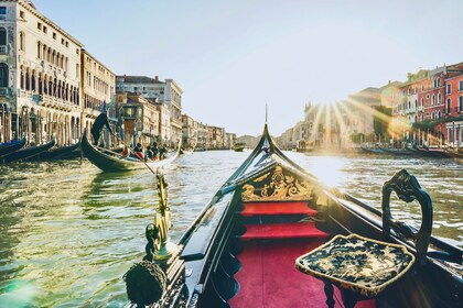 Venezia: giro in gondola condiviso lungo il Canal grande