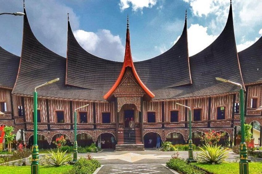 3 Days Private Padang Tour: Minangkabau Cultural Center, Village & City Tour