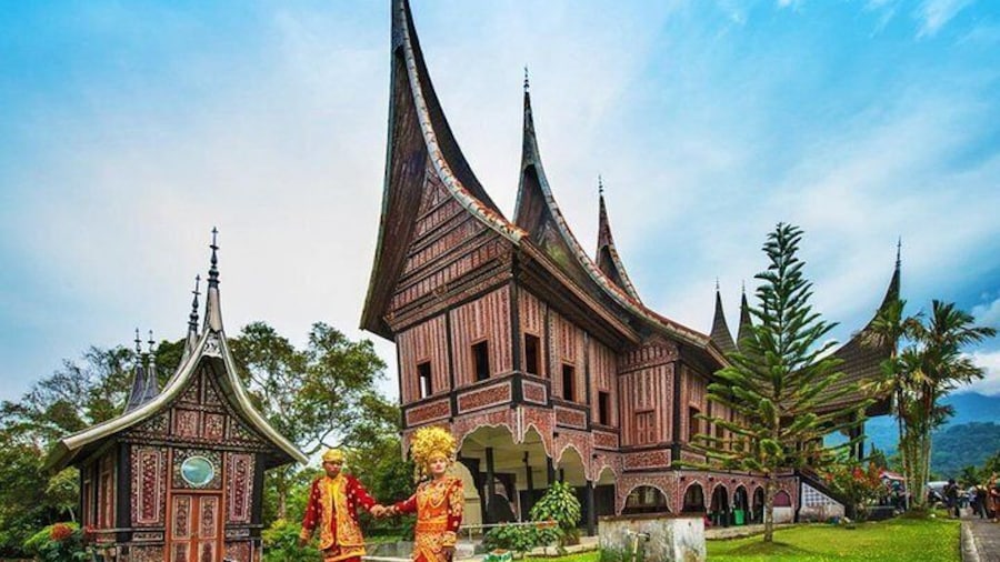 3 Days Private Padang Tour: Minangkabau Cultural Center, Village & City Tour
