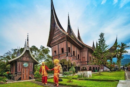 3 Days Private Padang Tour: Minangkabau Cultural Centre, Village & City Tou...