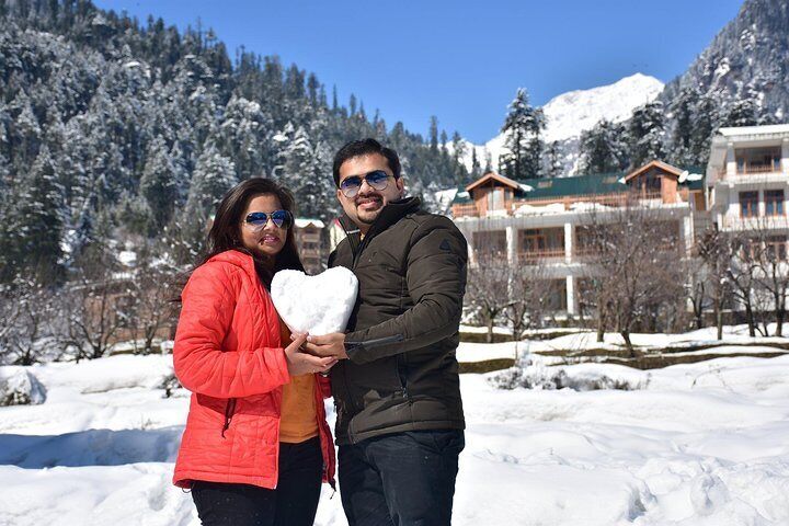 Romantic Getaway: Manali's Serene Beauty for Couples