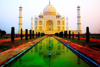 Taj Mahal Overnight Tour Package from Amritsar with Return Flights