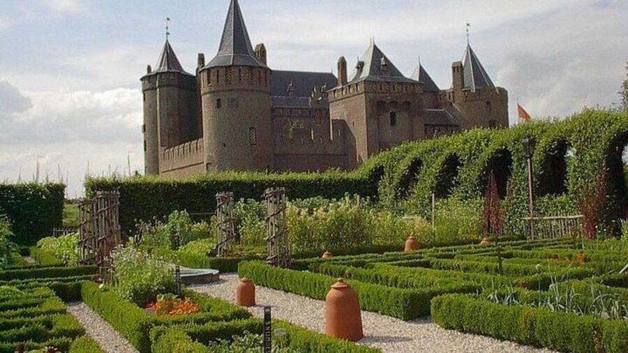 Private day trip to the Dutch castles from Amsterdam