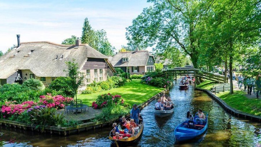 boat tour giethoorn