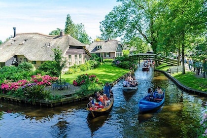 Giethoorn Private Tour from Amsterdam with Dutch Dike Sightseeing