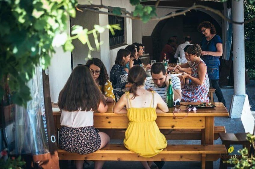 "Basque Cider House" guided tour + meal from San Sebastian