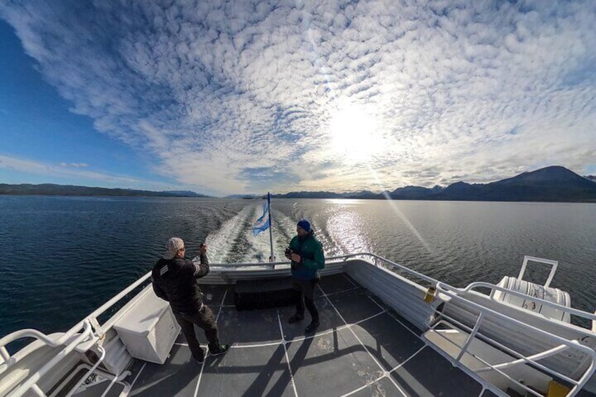 Navigation to the Penguins island