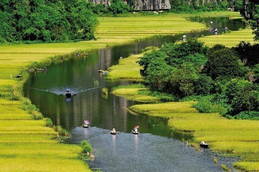 Tam Coc rowing boat trip