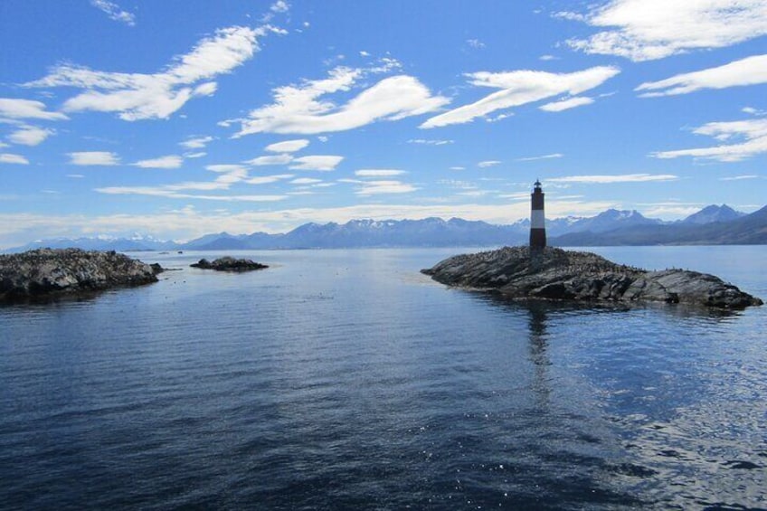 Navigation in the Beagle Channel with minitrekking USHUAIA