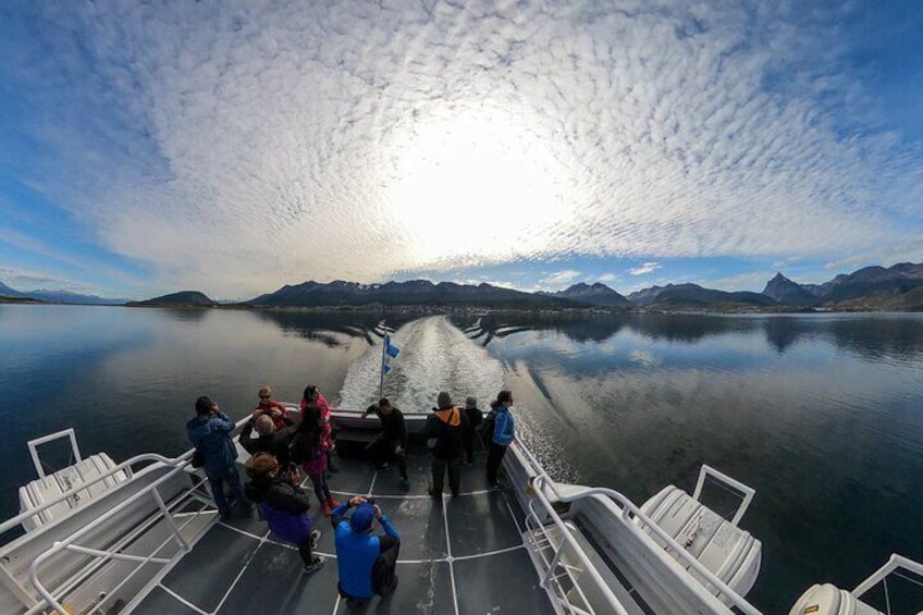 Navigation in the Beagle Channel with trekking in the Bridges Islands