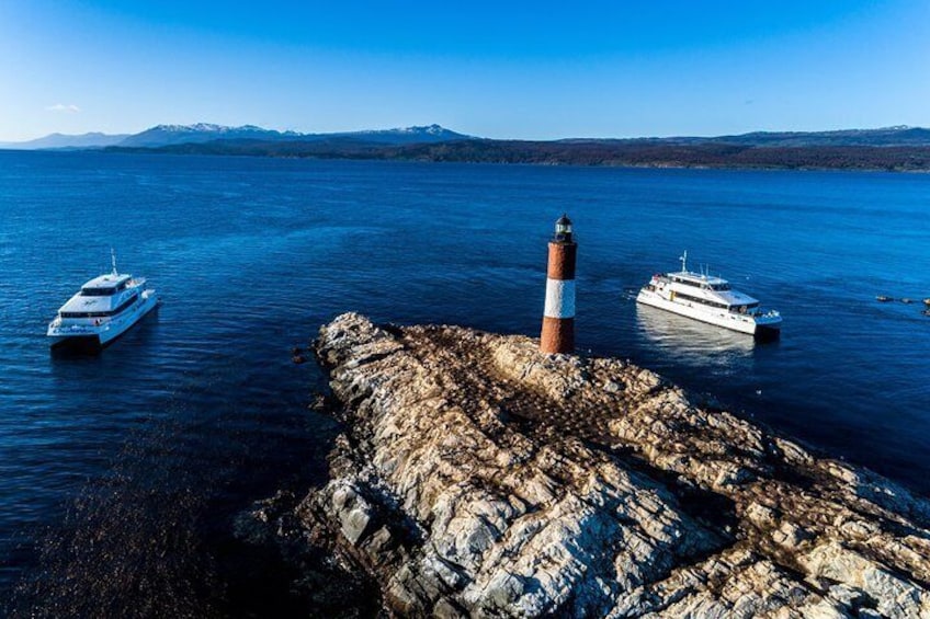 Navigation in the Beagle Channel with trekking in the Bridges Islands