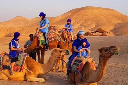 Magisk middag og kameltur ved solnedgang i Desert Marrakech