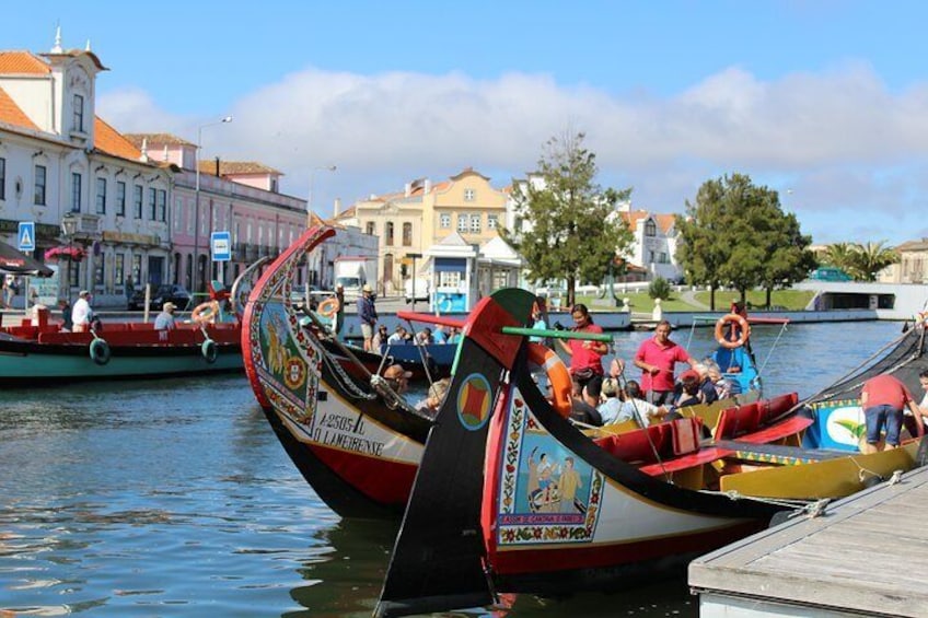 Aveiro Canal Cruise in Traditional Moliceiro Boat