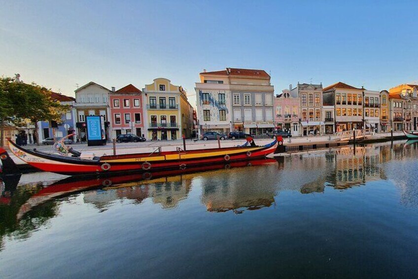 Aveiro Canal Cruise in Traditional Moliceiro Boat