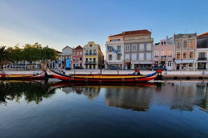 Aveiro Canal Cruise in Traditional Moliceiro Boat