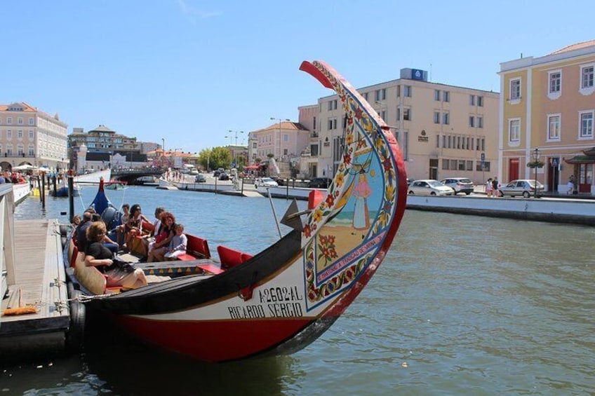 Aveiro Canal Cruise in Traditional Moliceiro Boat