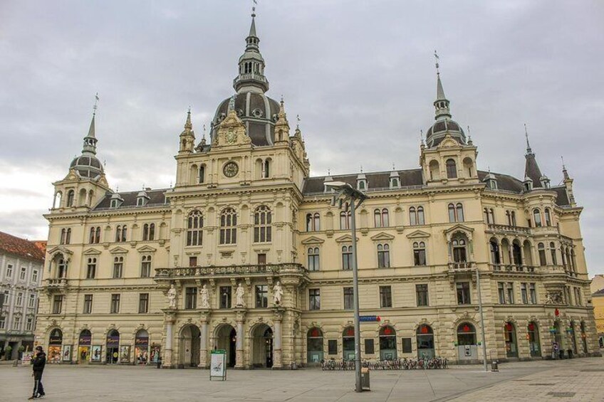 Discover Graz in 60 Minutes with a Local