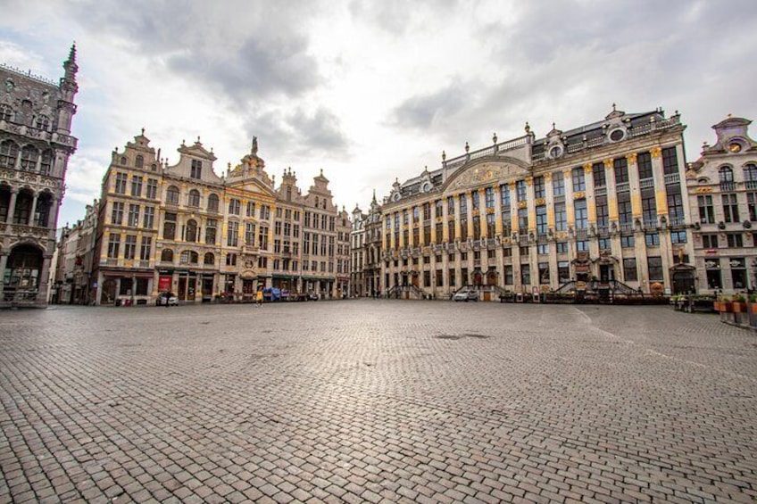 2 Hours Photographic Tour in Brussels with a Local 