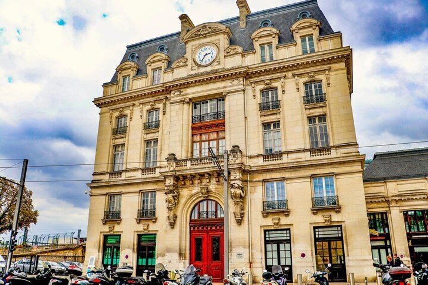 Architectural Walk of Bordeaux with a Local