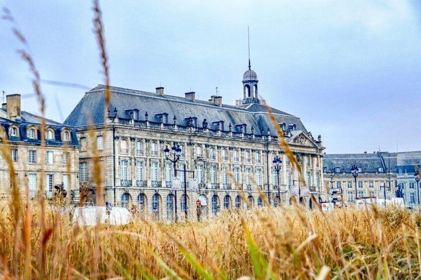 Architectural Walk of Bordeaux with a Local