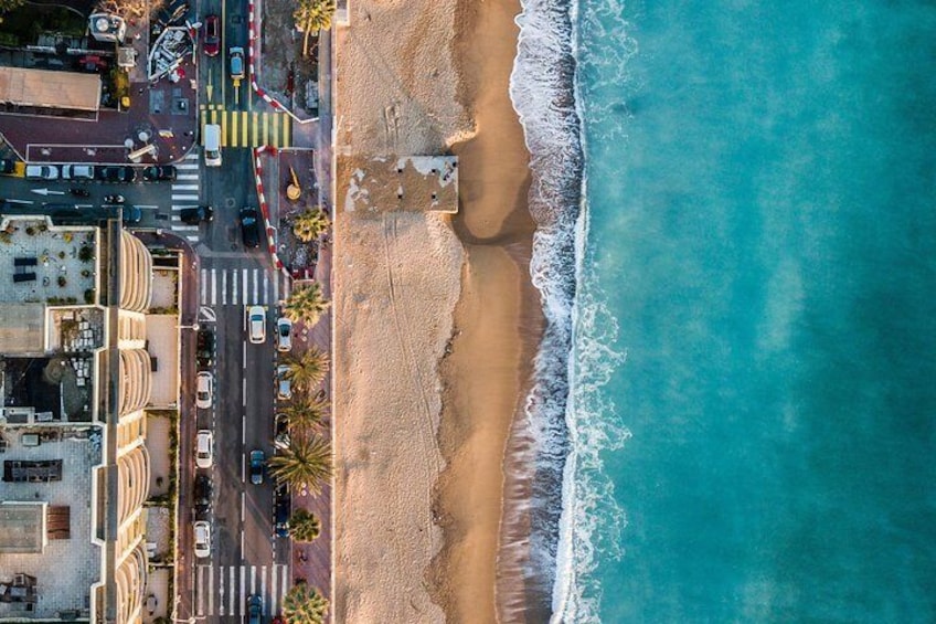 Explore Cannes in 1 hour with a Local
